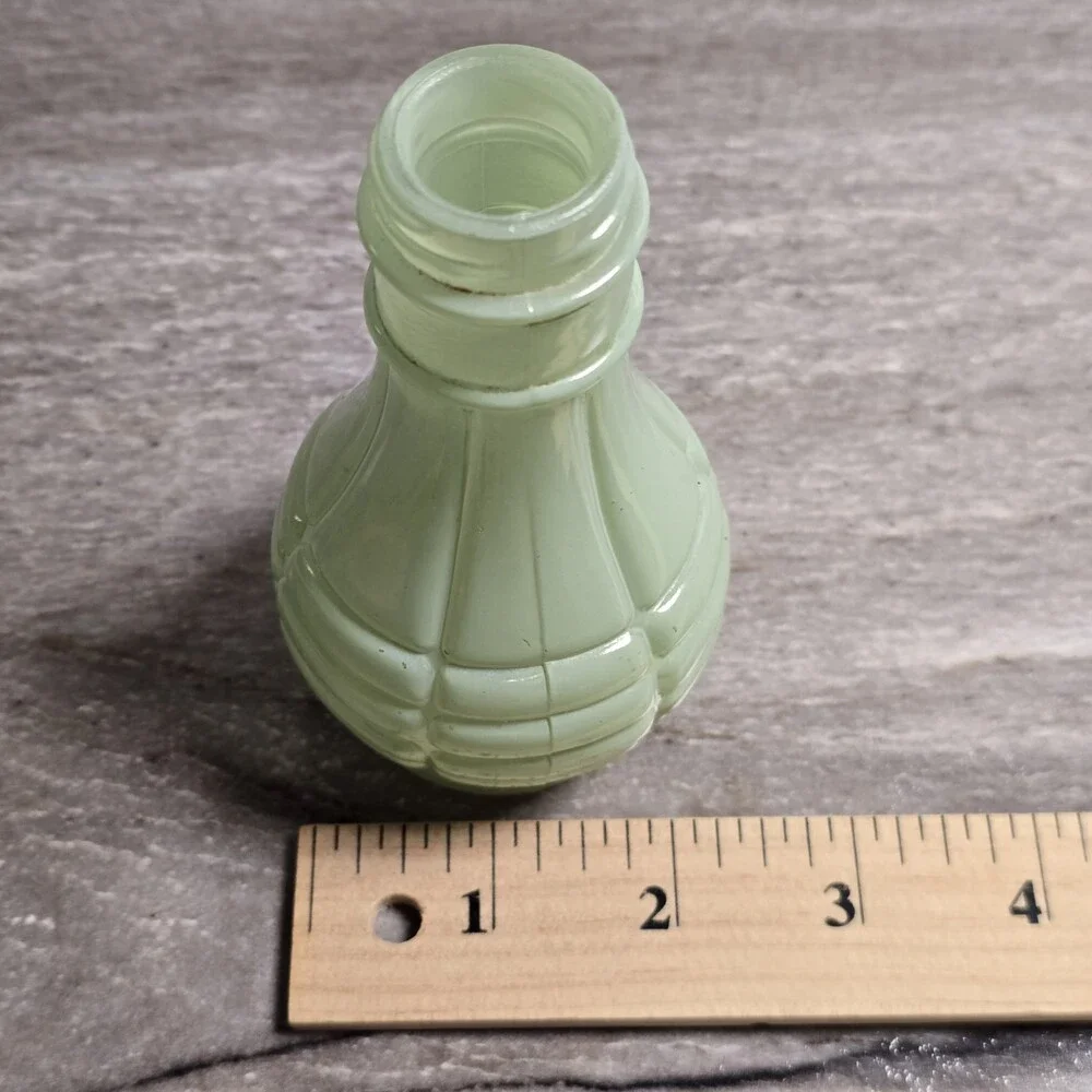 Vintage Jadeite Uranium Glass Powder Jar Shaker Base Art Deco 4” UV Reactive Glo
